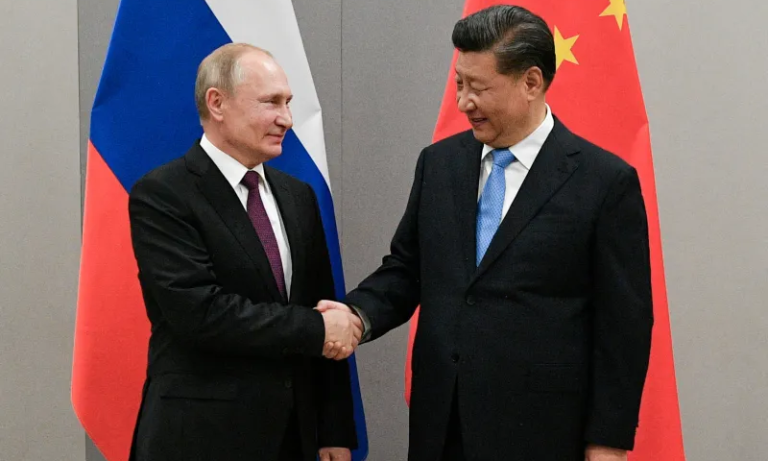 روس ، چین کوں سبھ توں زیادہ تیل ڈیوون والا ملک بݨ گئیا
