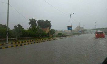 کراچی دے مختلف علاقیاں اچ ھلکی تے کیتھیں تیز بارش