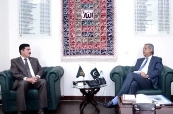 وفاقی وزیر قانون اعظم نذیر تارڑ نال گورنر خیبر پختونخوا فیصل کریم کنڈی دی ملاقات